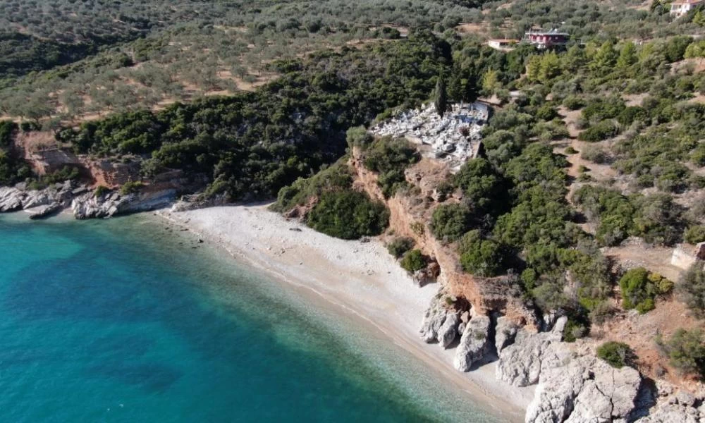 Ποια είναι η απίστευτη παραλία λίγο έξω από το Ναύπλιο - Βίντεο